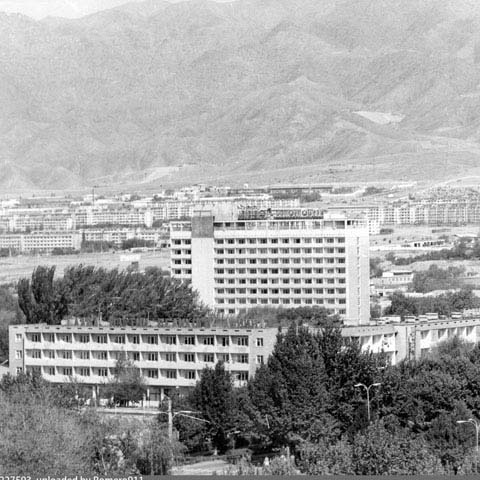 1984 год. Вид на гостиницу Ленинабад. Фото с сайта pastvu.com