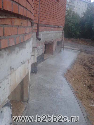 МВА-Консалт: устройство бетонной отмостки вокруг дома для мощения брусчаткой, плиткой или под асфальтирование