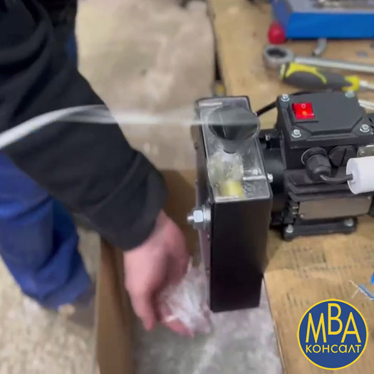 Электрический настольный чоппер «Dad Gun 01» для нарубки стеклофибры из стекловолокна Электрический настольный чоппер «Dad Gun 01» для нарубки стеклофибры из стекловолокна