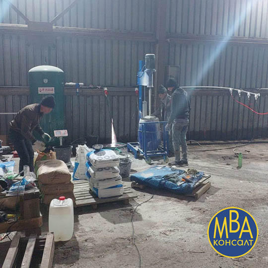 Приготовление смеси для набрызга СФБ посредством китайского растворосмесителя Приготовление смеси для набрызга СФБ посредством китайского растворосмесителя