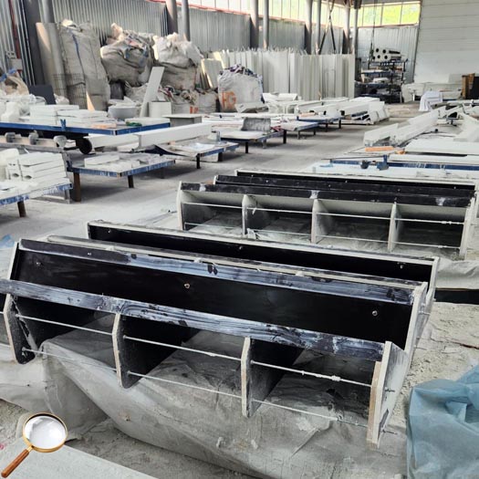 Формы для декоративных фасадных элементов на участке набрызга СФБ Формы для декоративных фасадных элементов на участке набрызга СФБ