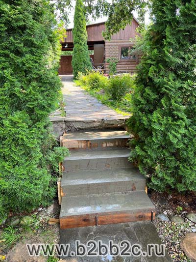 МВА-Консалт: заливка бетоном опалубки, чтобы сделать лестницу в саду