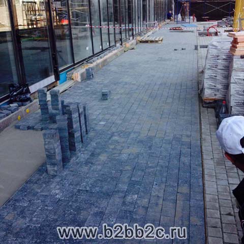 МВА-Консалт: мощение тротуарной плиткой площадки перед общественно-административным зданием
