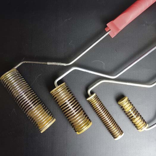 Спиральные прикаточные валики (пружина круглого сечения) для уплотнения раствора стеклофибробетона на форме