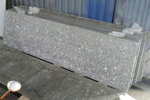 Стеклофибробетоннные цокольные панели из серого цемента с хаотичными черными и белыми пятнами на лицевой поверхности Стеклофибробетоннные цокольные панели из серого цемента с хаотичными черными и белыми пятнами на лицевой поверхности