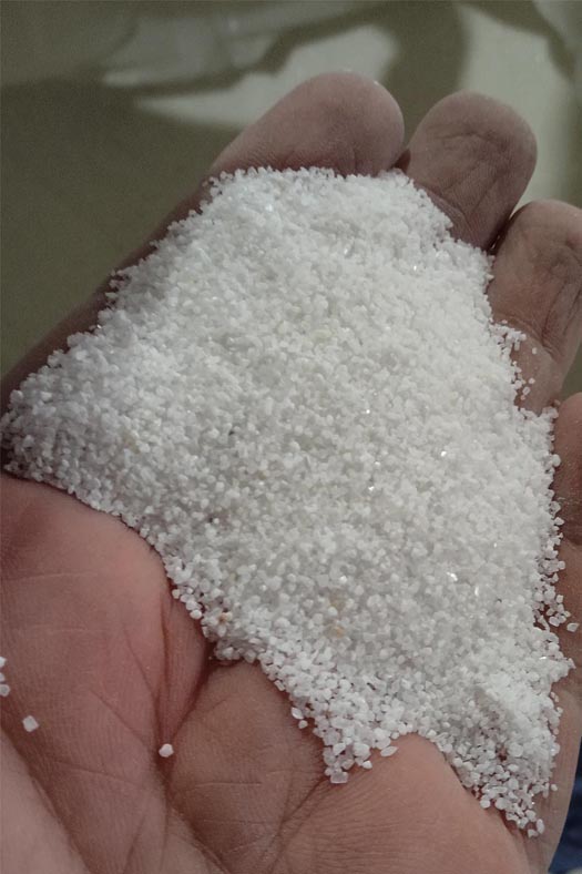 Каменная крошка крупностью 1-1,5мм в смеси лицевого слоя для придания эстетического эффекта изделиям из СФБ Каменная крошка крупностью 1-1,5мм в смеси лицевого слоя для придания эстетического эффекта изделиям из СФБ