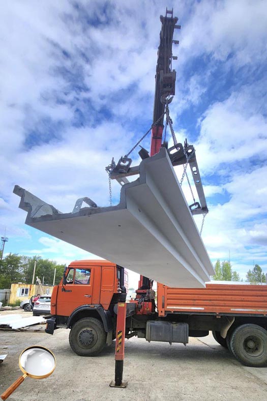 Доставка и выгрузка фасадных деталей СФБ на строительной площадке