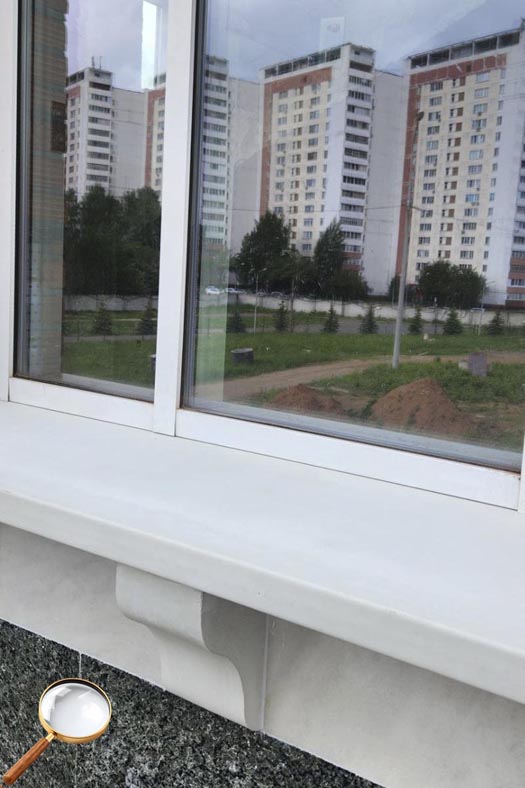 Подоконник из СФБ на фасаде установлен на опору из стеклофибробетона